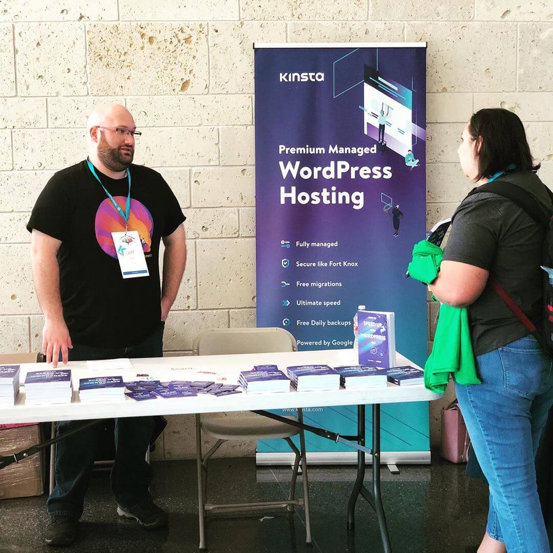 El stand de Kinsta en WordCamp Dallas